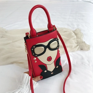 Sac Fourre-Tout en Cuir PU Mode Visage de Fille de Dessin Animé Sac à Bandoulière Rivet pour Téléphone Femme Sac à Main