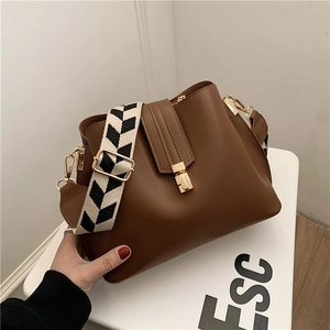 Women PU Leather Bucket Bag Large Capacity Wide Strap Crossbody Bag Simple Elegant Commuter Handbag Daily Shoulder Tote