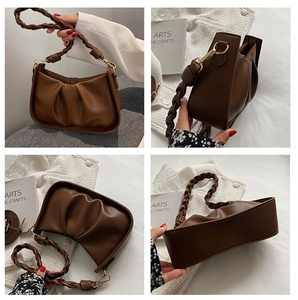 Détails du sac sous le bras plissé marron avec poignée tressée et bandoulière réglable