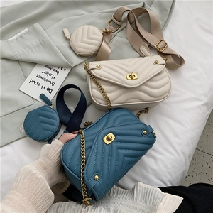 Sac à Main Femme en Cuir PU Matelassé Chevron avec Porte-Monnaie Rond Bandoulière Large Chaîne Dorée Petit Sac Carré