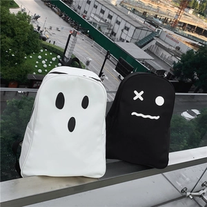 Sacs à dos design fantôme en noir et blanc avec des expressions faciales créatives