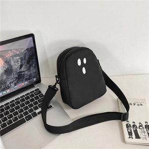 Borsa a tracolla in nylon nero con design minimalista a forma di viso e cinturino
