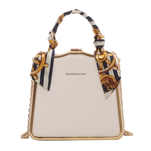 Schicke beige Handtasche mit Goldrand und elegantem Seidenschal-Griff für Damen