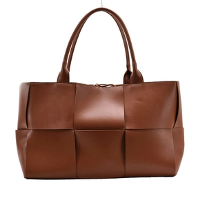 Grand sac cabas tressé marron foncé avec motif à carreaux et doubles poignées hautes