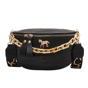 Fashionable black crocodile texture waist bag with chunky gold chain and horse buckle