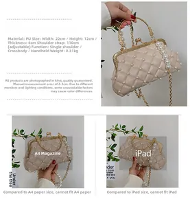 Comparaison de taille détaillée du sac à perles matelassé avec chaîne et poignée perlée