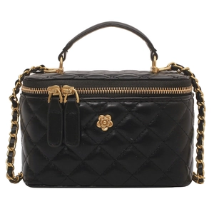 Elegante schwarze gesteppte Mini-Eimertasche mit goldener Blumenschnalle und Kette