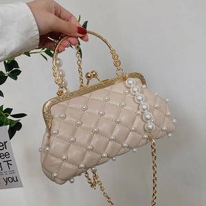 Sac à main élégant en perles crème avec poignée dorée et chaîne pour robe de soirée