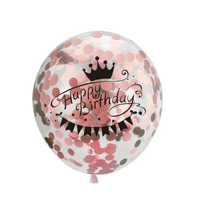 Détail du ballon d'anniversaire transparent avec confettis rose doré et impression