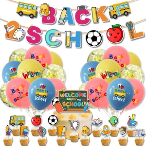 Vue détaillée du kit de fête Back to School avec bannières, ballons et décorations