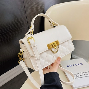 Weiße Stepptasche aus Kunstleder mit goldenem Drehverschluss und Griff für Damen