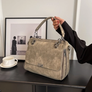 Quilted khaki gray matte shoulder bag with metallic chain and large capacity for daily commute