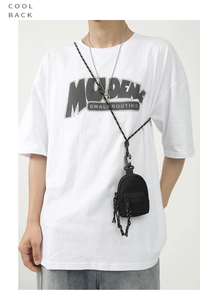 Mini pendentif sac à dos noir avec cordon de cou réglable et mousqueton pour hommes et femmes