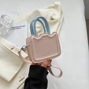 Mini sac bandoulière rétro rose poudré avec poignée bleue et bandoulière réglable