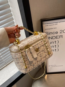 Borsa a tracolla in tweed con fiore dorato e tracolla a catena intrecciata da donna
