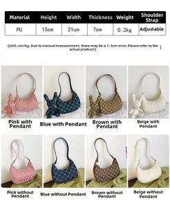 Détails du sac hobo croissant avec texture à lettres M et bandoulière réglable