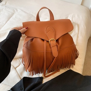 Sac à dos bohème en similicuir marron avec franges et boucle en métal vintage