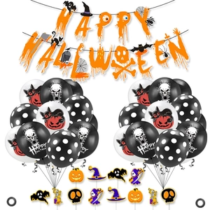 Set de fête Halloween avec bannière, ballons citrouille et décorations de cupcakes crâne