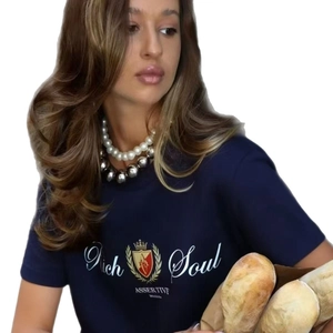 T-shirt bleu foncé en coton avec imprimé 'Rich Soul' et logo couronne style streetwear