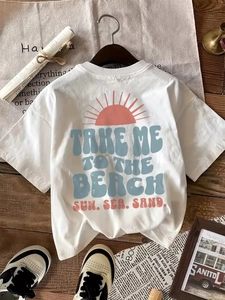 T-shirt blanc avec imprimé soleil vintage et texte Take Me To The Beach sur bois