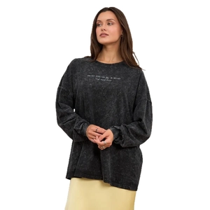 Retro acid wash oversized long sleeve T-shirt with vintage white graphic print for women