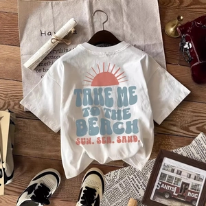 T-shirt vintage en coton blanc avec imprimé Take Me To The Beach sur fond de bois sombre