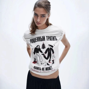 Women's white cotton T-shirt with chic artistic print and round neck for summer wear