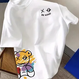 T-shirt en coton blanc avec motif ours graffiti coloré et broderie BE KIND chic