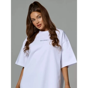 T-shirt oversize en coton blanc avec impression Secret noire et épaules tombantes élégantes