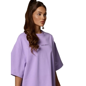 T-shirt oversize en coton lavande avec imprimé lettres SECRET et épaules tombantes