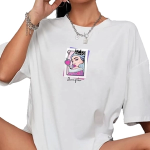 Oversized white cotton T-shirt featuring Queen of Love print and crew neck design
