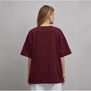 T-shirt oversize en coton bordeaux avec épaules tombantes et une coupe ample minimaliste