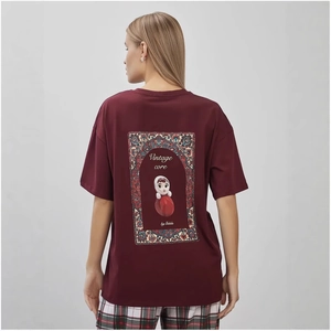 T-shirt oversize en coton bordeaux avec un imprimé artistique vintage au dos