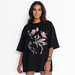 T-shirt oversize en coton noir avec imprimé floral abstrait et graphique streetwear femme
