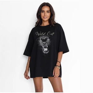 T-shirt oversize in cotone nero con stampa grafica di gatto selvatico di tendenza
