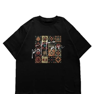 T-shirt vintage en coton noir ample avec motif ethnique géométrique et typographie