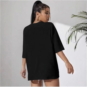 Women's black oversized cotton T-shirt with star pattern and drop shoulder streetwear style