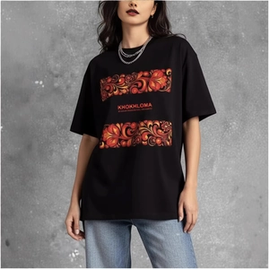 T-shirt nera in cotone con stampa ornamentale russa Khokhloma e vestibilità ampia