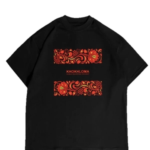 T-shirt in cotone nero con stampa floreale russa Khokhloma e classico stile girocollo