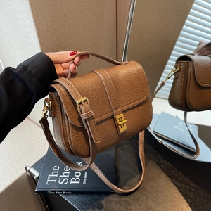 Borsa a mano retrò in pelle litchi marrone con fibbia dorata e tracolla regolabile trendy