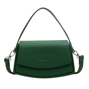 Sac à bandoulière en cuir vert foncé à texture litchi avec logo argenté élégant