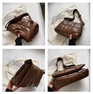 Vues détaillées du sac bandoulière matelassé marron foncé avec large sangle réglable