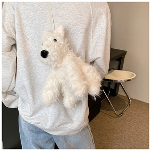 Sac bandoulière chien en peluche blanche avec texture douce et bandoulière réglable