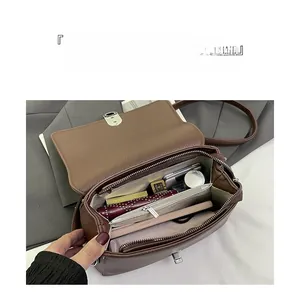Dunkelbraune Handtasche mit Litschi-Muster und großem Stauraum für Handy und Kosmetik