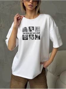 Détail d'un t-shirt blanc en coton avec des impressions de portraits artistiques noirs