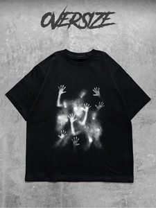 Camiseta negra oversize con estampado artístico blanco y tejido de algodón de calidad