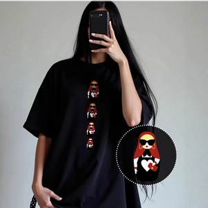 Damen Oversize-T-Shirt Aus Baumwolle Kurzarm Rundhalsausschnitt Top Mit Matroschka-Druck Lässig Streetwear Schwarz Mode-Tee