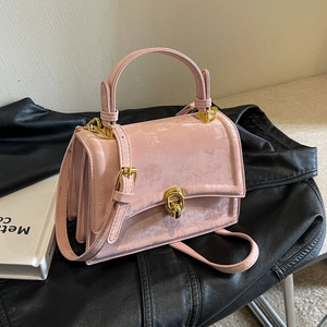 Sac à main en velours rose pour femme avec fermoir doré et bandoulière réglable