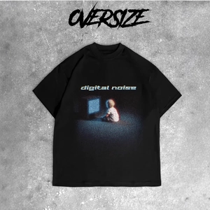 Camiseta negra oversize con estampado gráfico digital noise en algodón premium