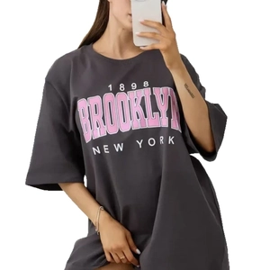 Oversize charcoal grey cotton T-shirt featuring pink Brooklyn 1898 graphic for women